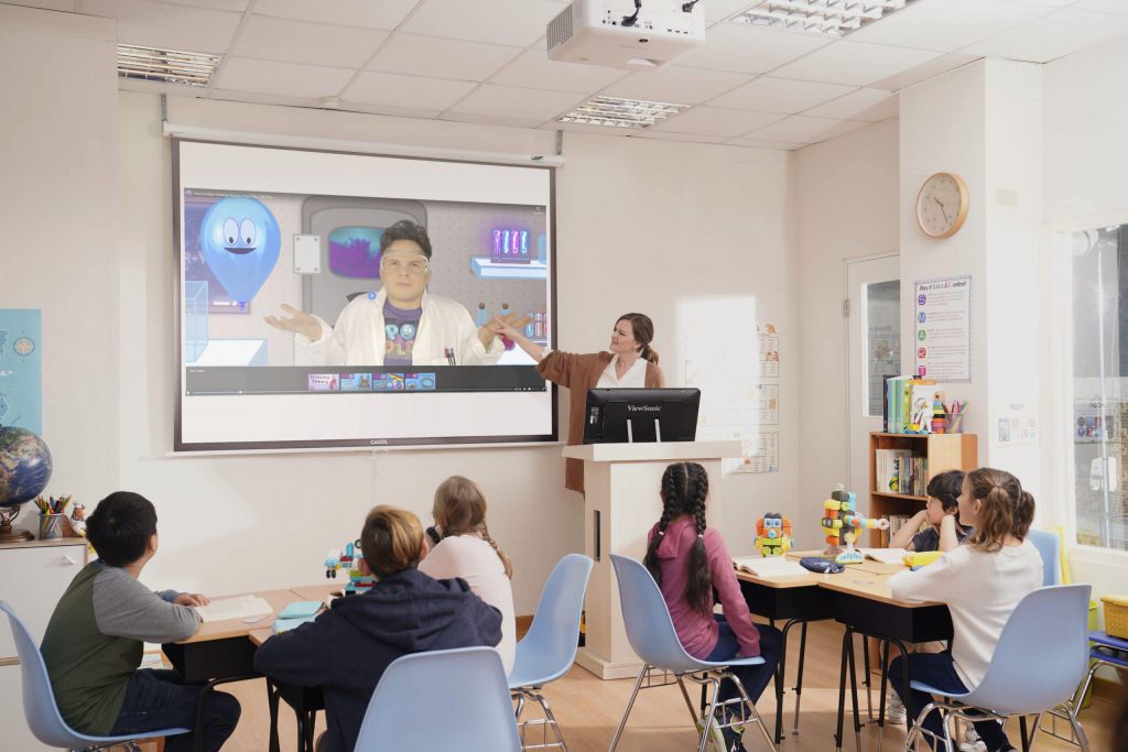 áp dụng 100% giáo án điện tử trong các lớp học tiếng Anh