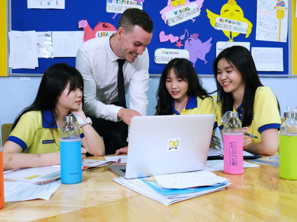 cho con học tiếng Anh để du học