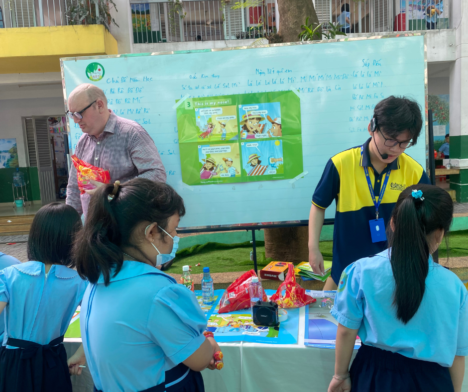 học tiếng Anh với giáo viên nước ngoài